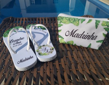 Nécessaire + chinelo