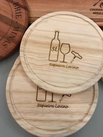 Kit com petisqueira + tábua de frios