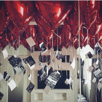 Balões com fotos e noite romântica