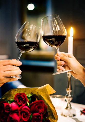 Conjunto de taças e vinho