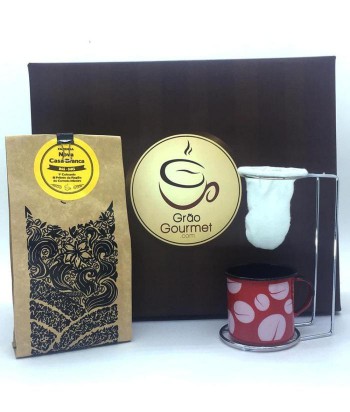 Kit de café com caneca esmaltada e mini coador de pano