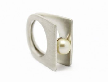 Joia de produção artesanal