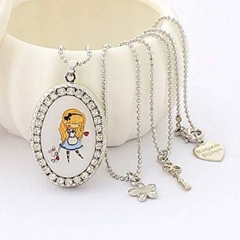 Relicário &quot;Alice no País das Maravilhas&quot;