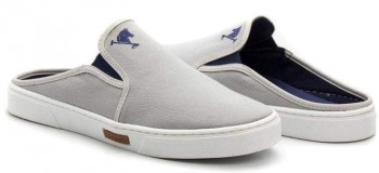 Pantufa ou calçado confortável