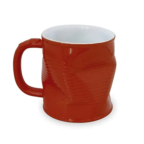 Caneca que parece uma lata amassada